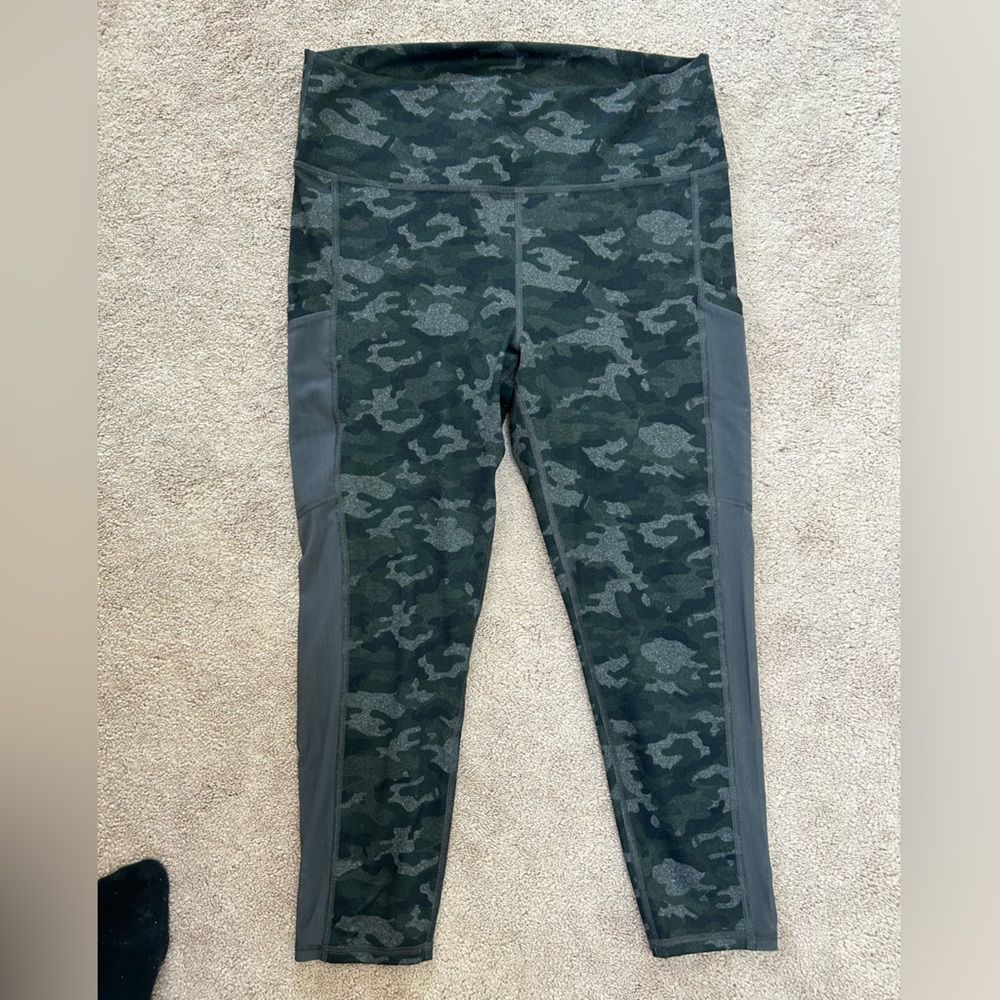Fabletics Powerhold camo set - Picture 2 of 3